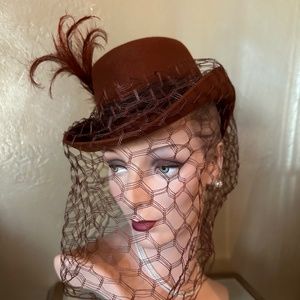 BREATHTAKING 1940s' BRICK FELT TOPHAT WITH AMAZING MATCHING FULL VEIL + FEATHERS